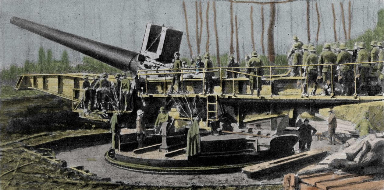 Ofte forvekslet med den store Bertha-kanon, er Paris-kanonen (Wilhelmgescutae) den mest mystiske af de tyske kanoner fra Første Verdenskrig. Kaliber 210 mm; flyvelængde 36 m:; rækkevidde 126 km; totalvægt 750 T; projektilvægt 105 Kg ved 1600 m/sek. 19 af German School