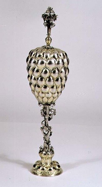 Ananasformet kop og låg, Nürnberg, ca. 1620 (forgyldt sølv) af German School