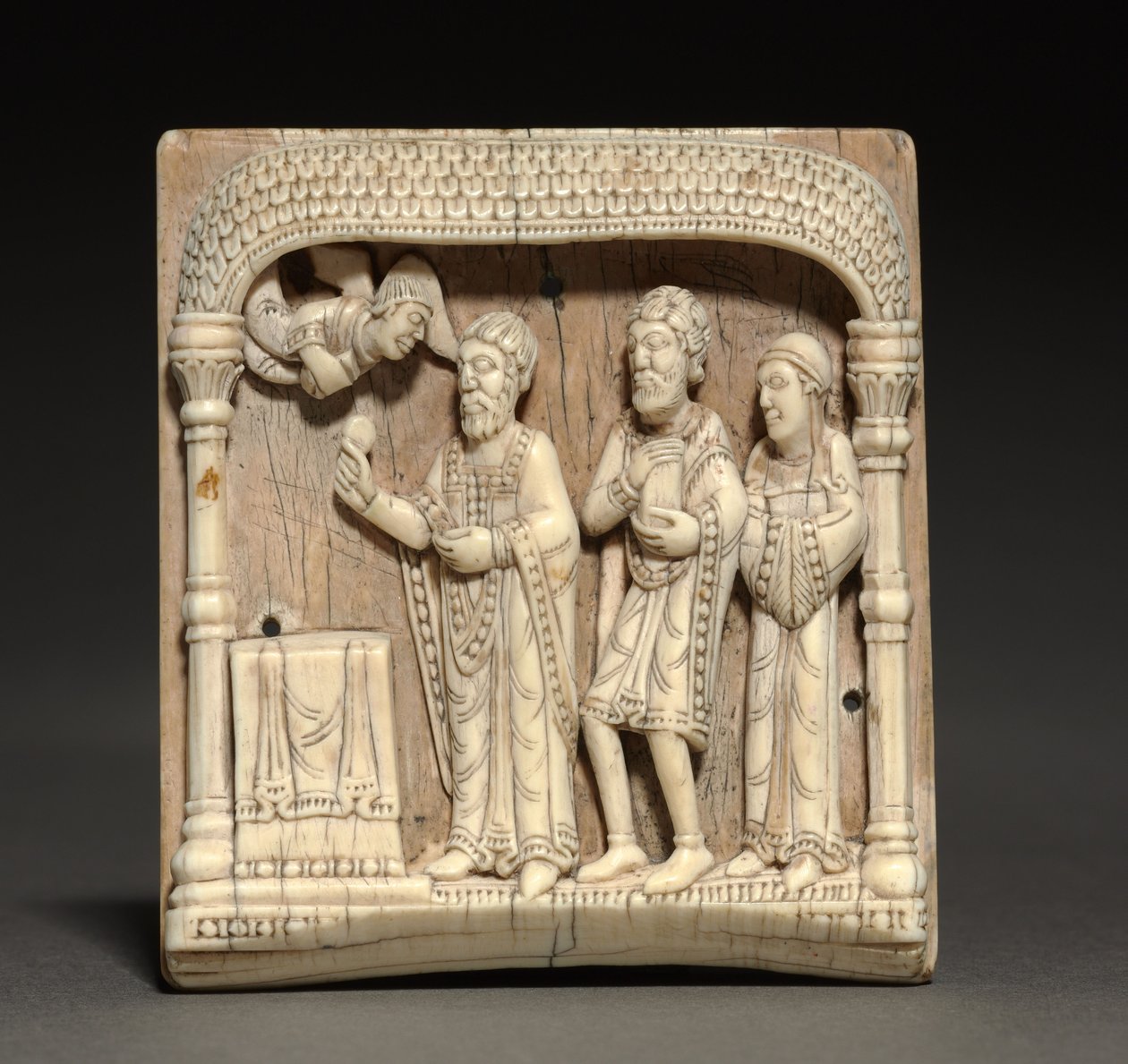 Plaque fra et bærbart alter: Zacharias ved alteret, ca. 1100-1125 (elfenben) af German School