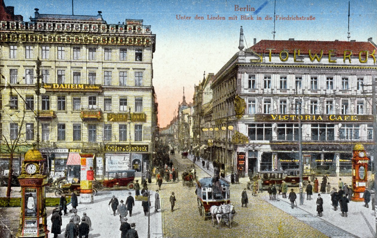 Postkort, der forestiller Unter den Linden og Friedrichstrasse i Berlin, ca. 1910 (farvet foto) af German School
