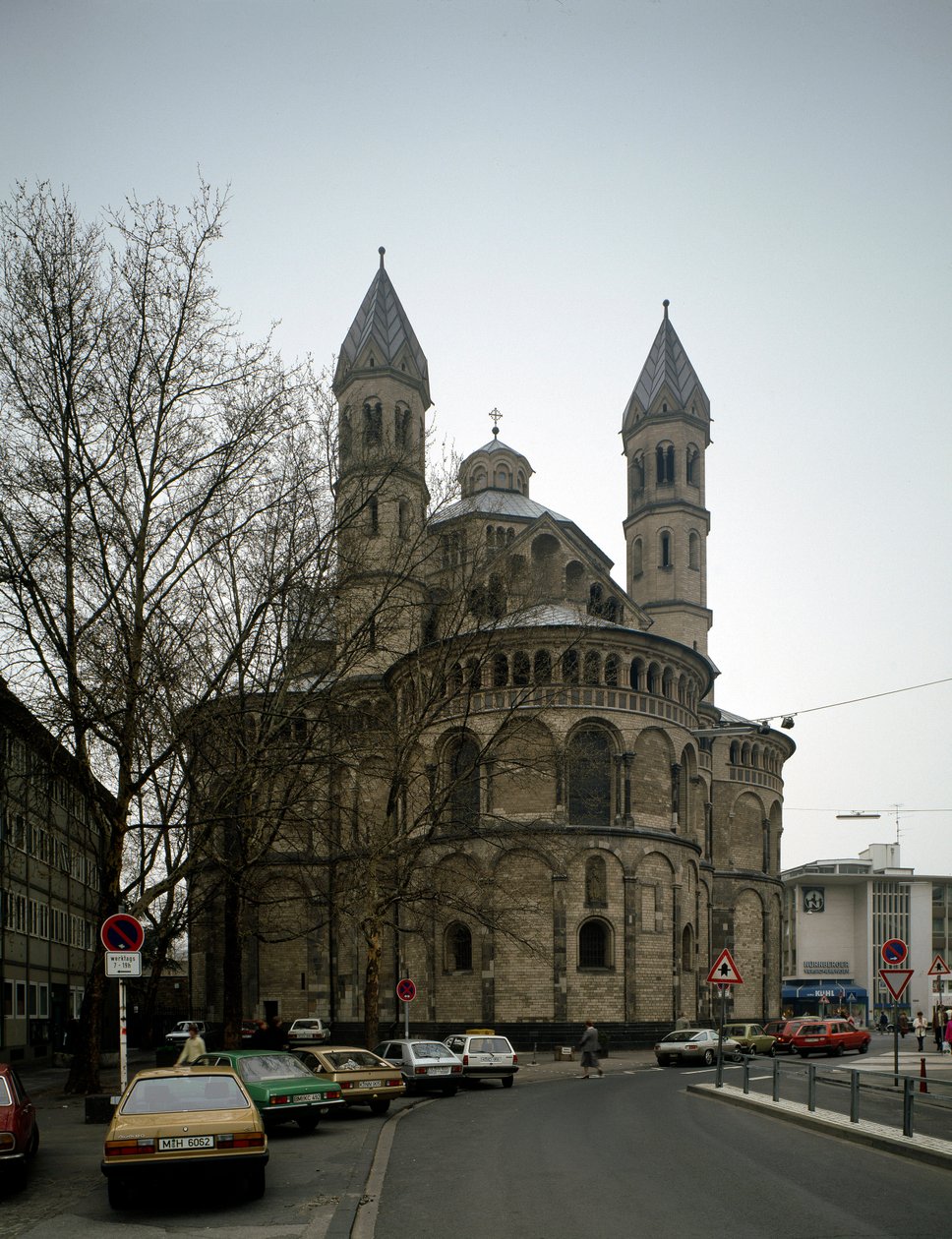 Romansk kunst: udsigt over Apotres-kirken af German School