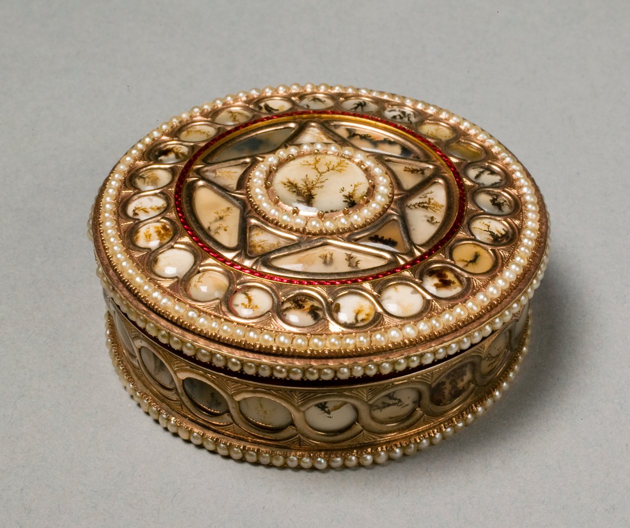 Rund snusdåse, ca.1800-30 af German School