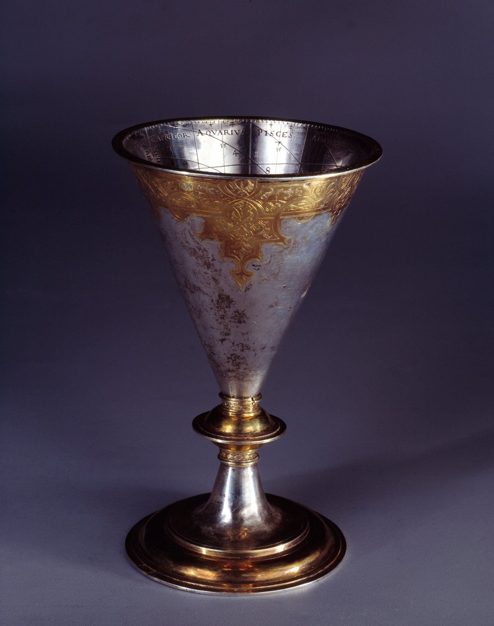 Videnskabeligt instrument: kalkformet solur lavet i guldsølv. tysk skole. Sent 16. begyndelsen af det 17. århundrede Enouen, renæssancemuseum af German School