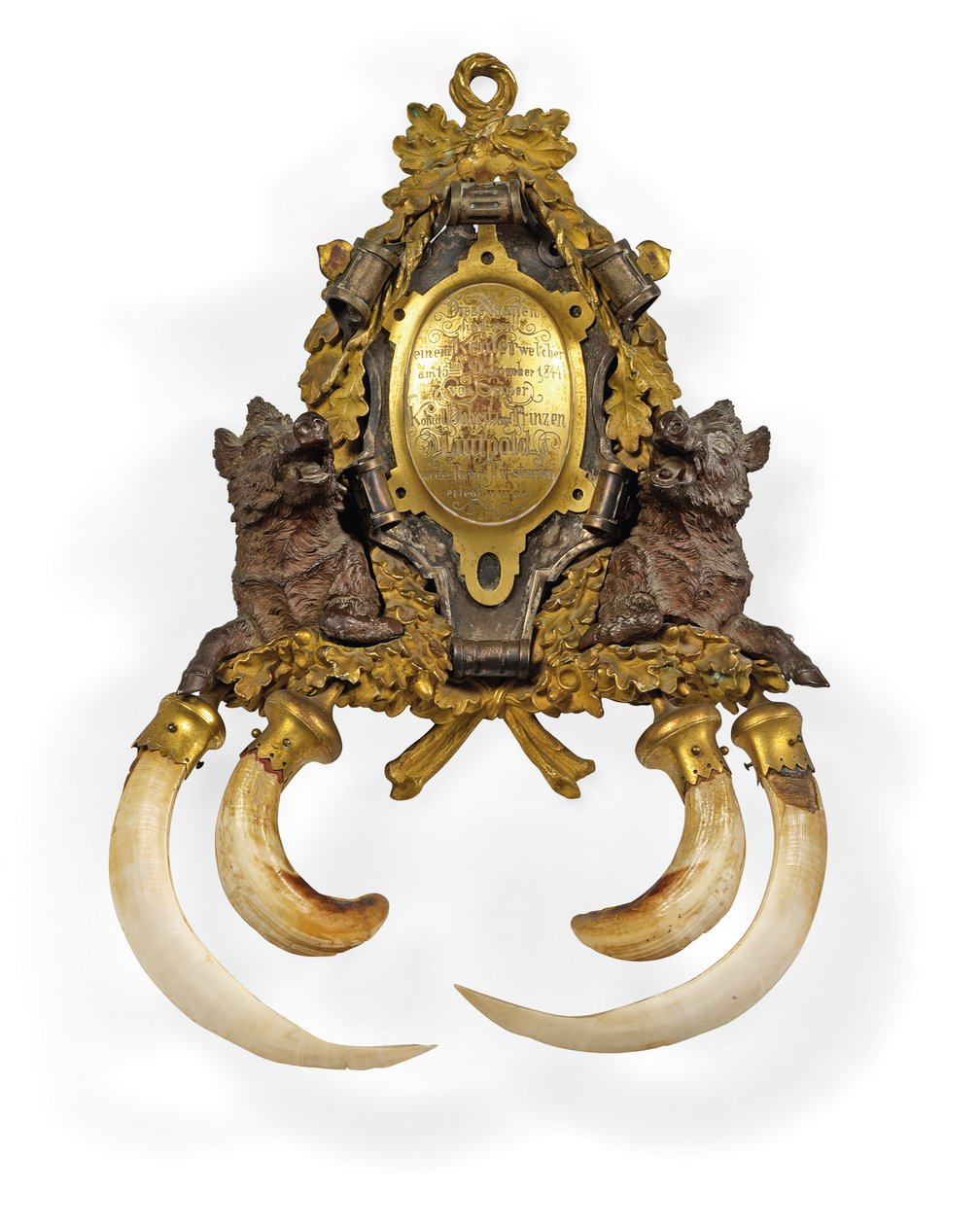 Trophy, München, ca. 1845 (ormolu, bronze og sølvmonterede ornestødtænder) af German School