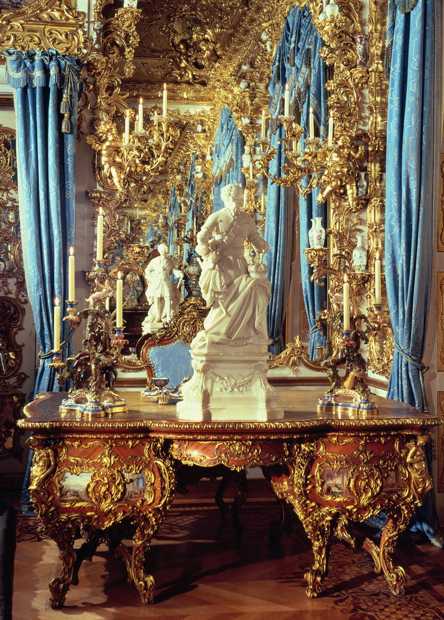 Skrivebord og statue af Ludvig XV i Spejlrummet af German School