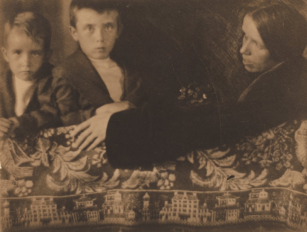 Familiegruppe Mrs. White, Maynard & Lewis, ca. 1899. af Gertrude Käsebier