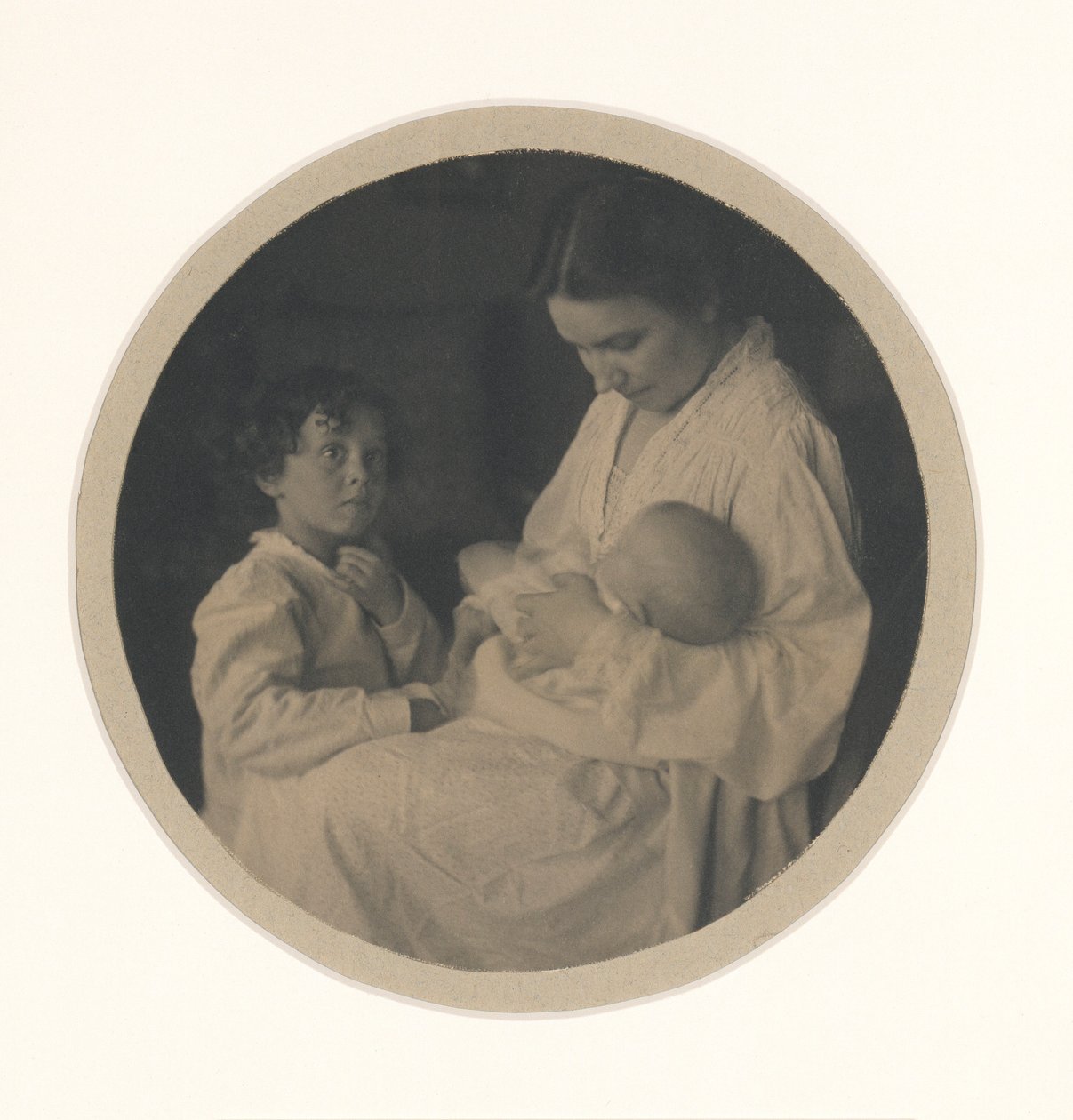 Nancy, Paul (3 1/2 år) og Claire (5 måneder) af Gertrude Käsebier