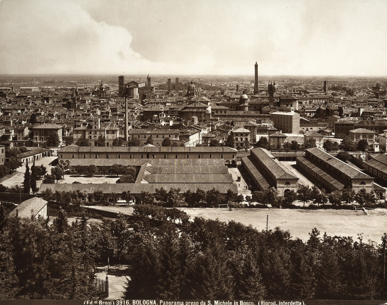 Panorama over byen Bologna: udsigt fra San Michele i Bosco. af Giacomo Brogi