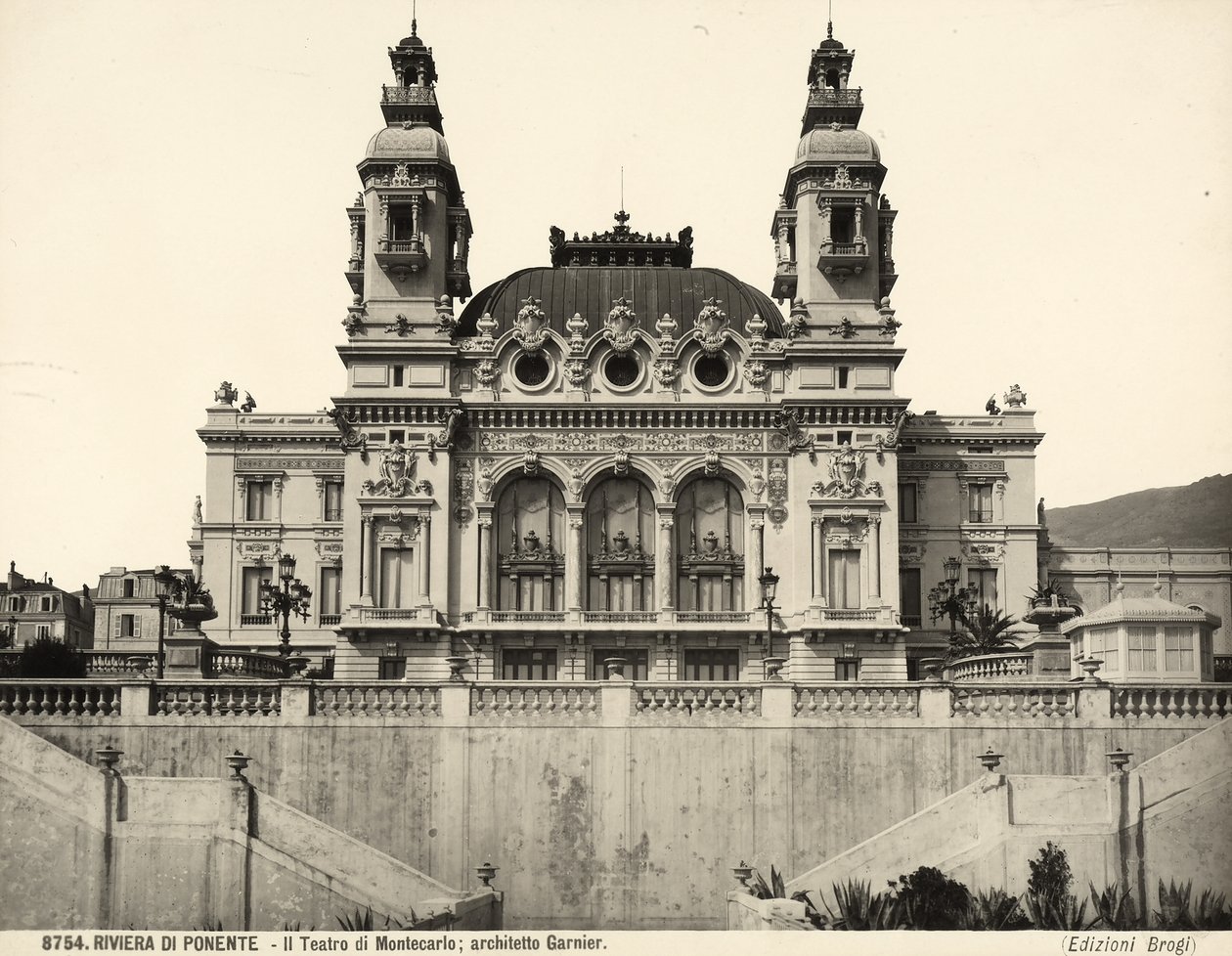 Udsigt til facaden af Montecarlo-teatret, tegnet af Charles Garnier. Monaco af Giacomo Brogi