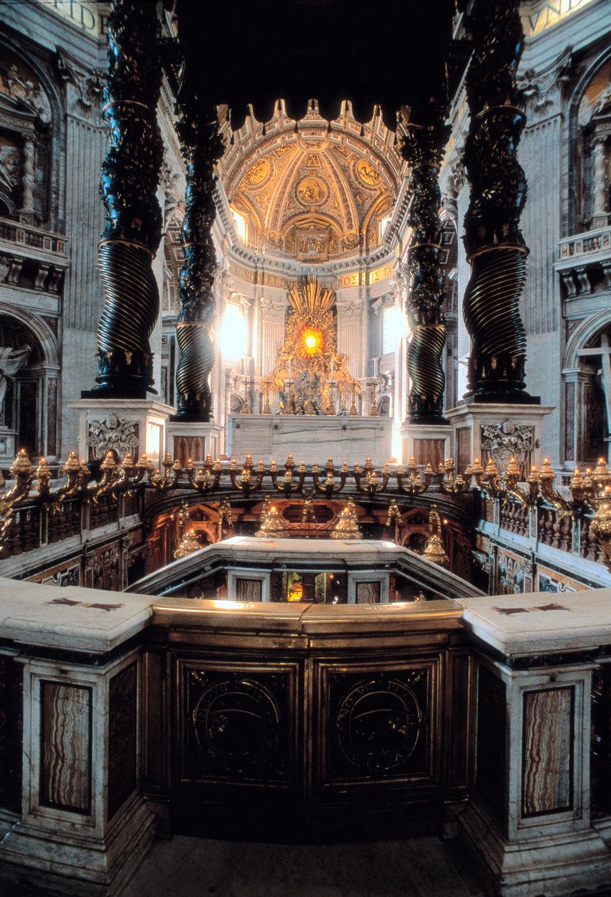 Udsigt over baldakinen af mesteralteret designet af Gian Lorenzo Bernini (Bernini), Peterskirken (Basilica San Pietro) i Rom. Italien af Gian Lorenzo Bernini