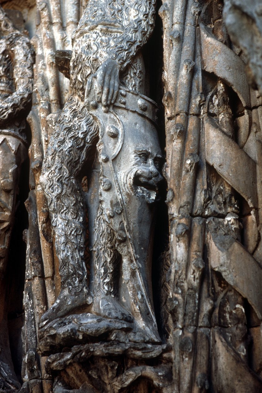 Detalje af indgangsfacaden med et ridderskjold Museo Nacionalde Escultura Religiosa bygget 1488-96 foto af Gil de Siloe
