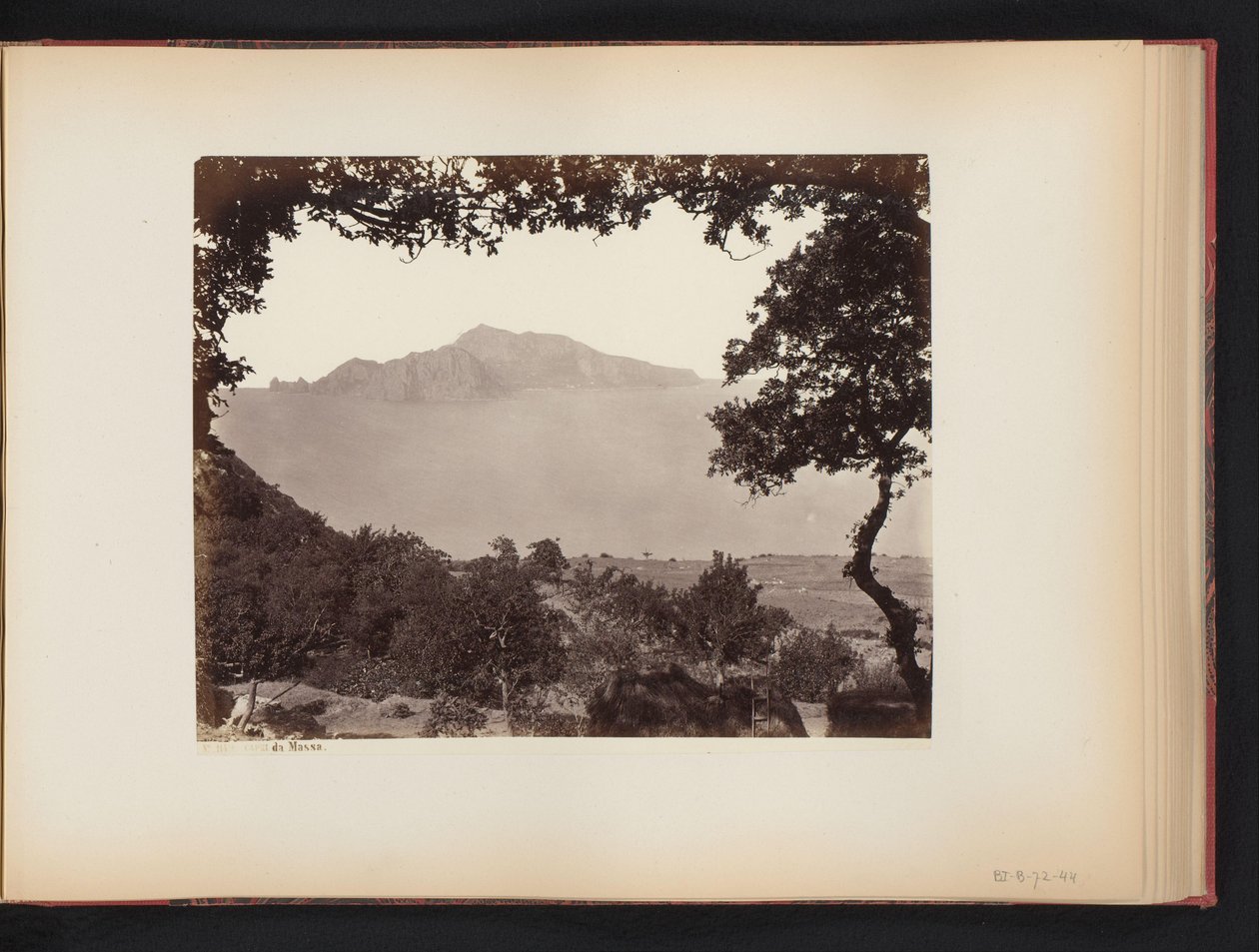Udsigt over Capri fra fastlandet, Italien Capri da Massa (titel på objekt) af Giorgio Sommer