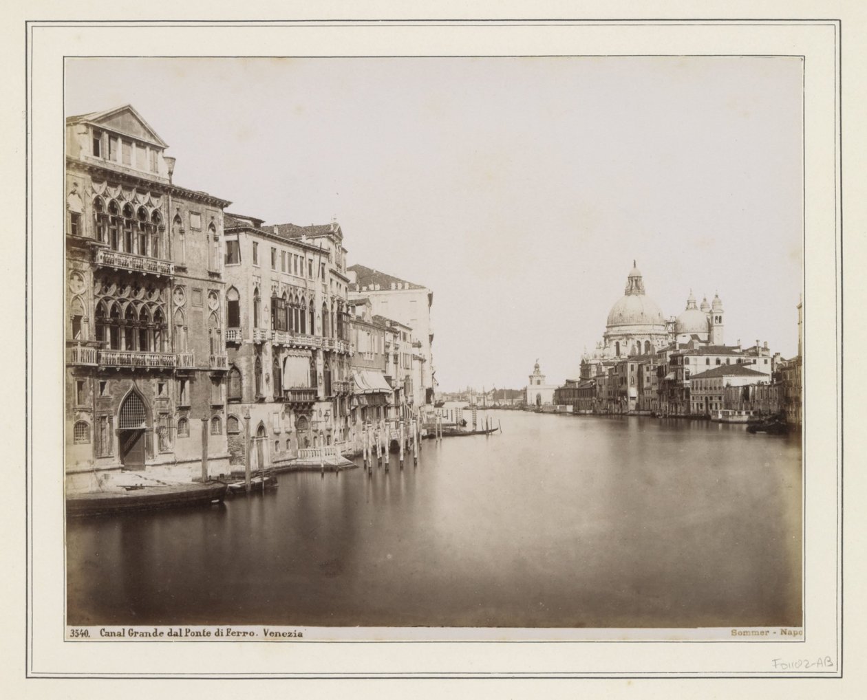 Udsigt over Canal Grande i Venedig med Santa Maria della Salute til højre af Giorgio Sommer