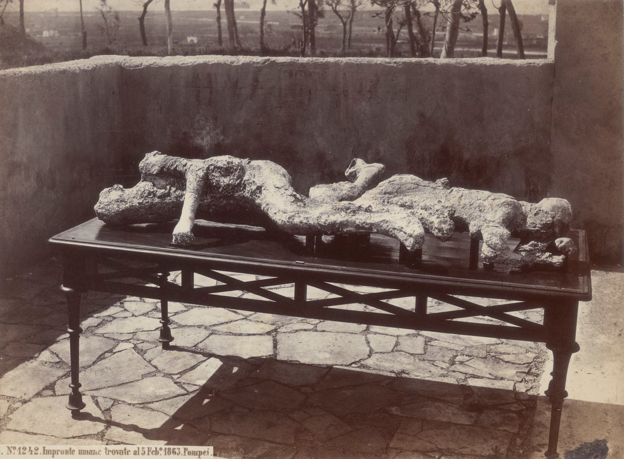Menneskelige fodspor, Pompeji [Human Casts, Pompeii] af Giorgio Sommer