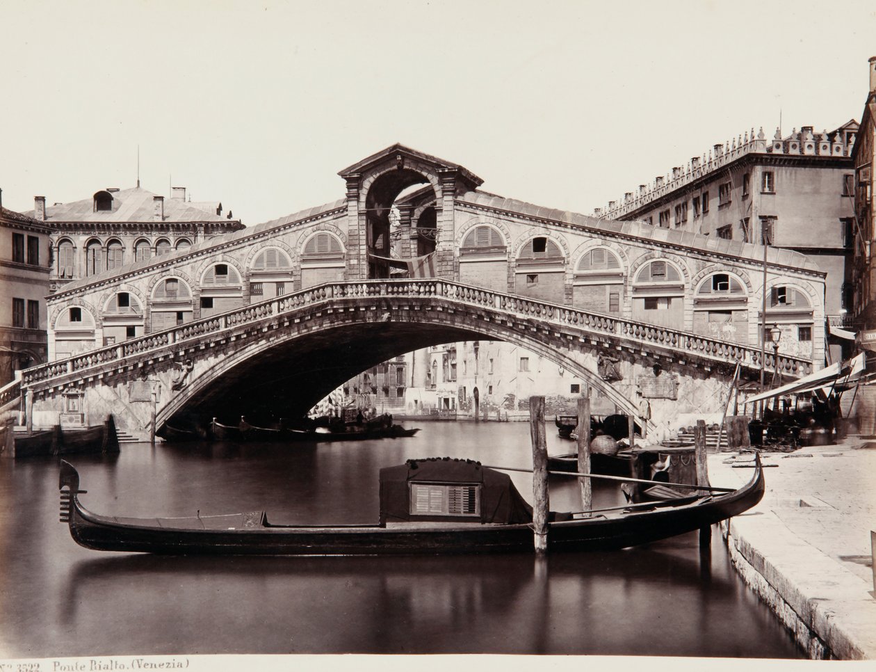 Rialto Bridge i Venedig af Giorgio Sommer