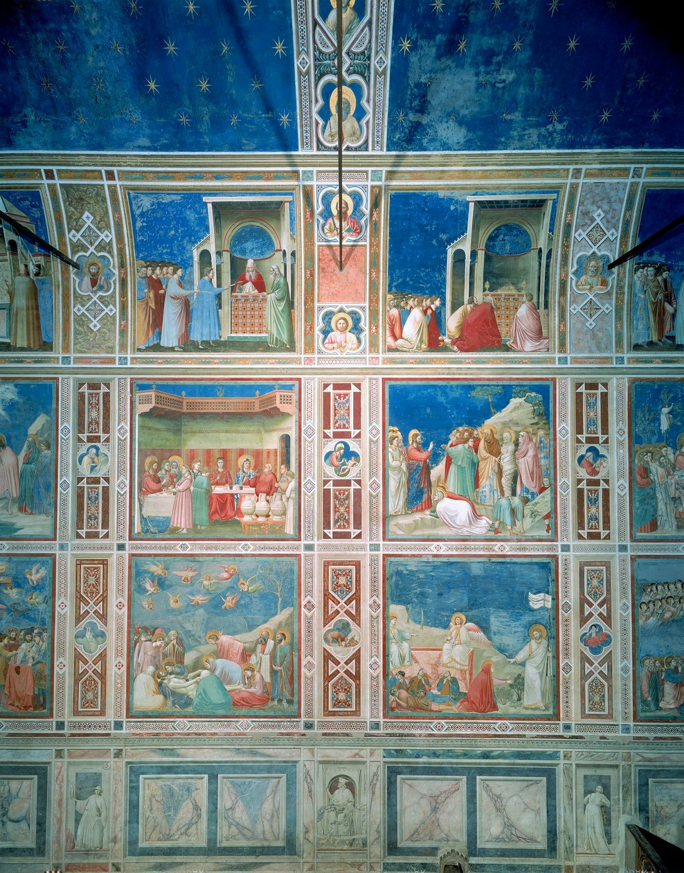 Udsigt over kalkmalerierne på venstre væg, ca. 1303-05 (fresco) (efter restaurering) af Giotto (c.1266 1337)