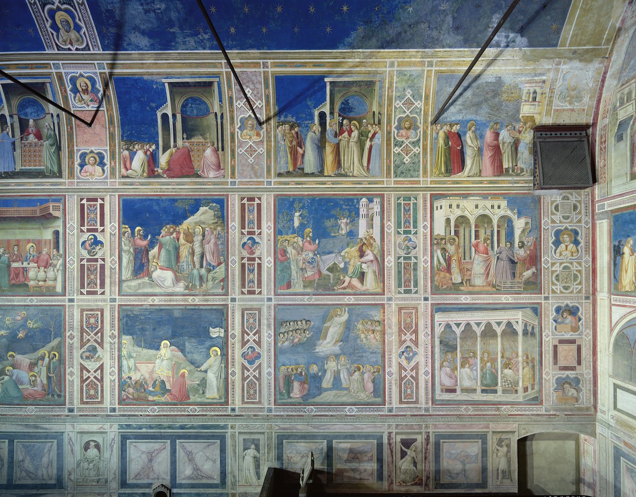 Udsigt over den nordlige væg, der viser scener fra Jomfruens liv og Kristi liv, ca. 1305 af Giotto di Bondone