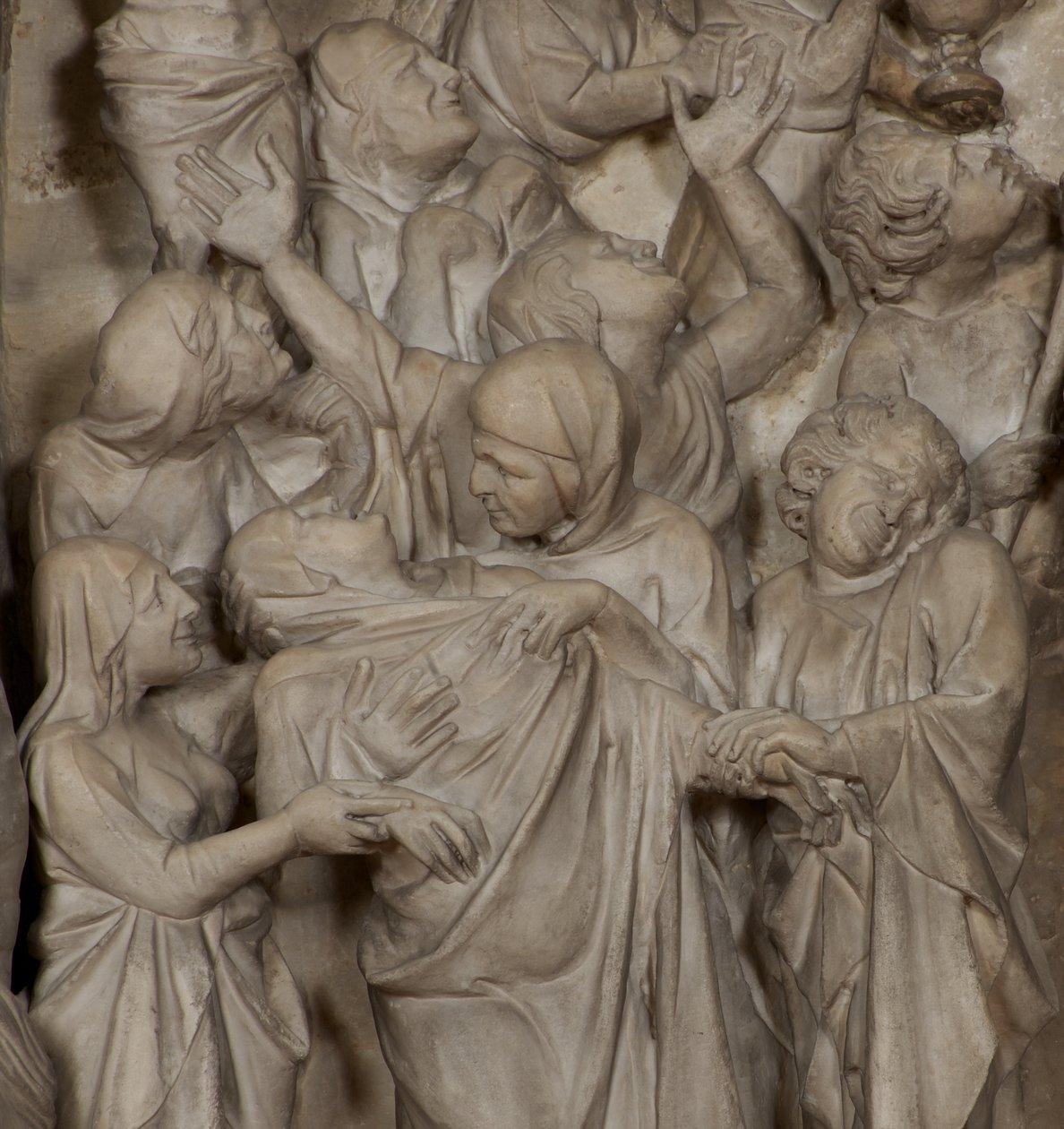 Detalje af korsfæstelsen, på prædikestolen i SantAndrea-kirken. ca. 1298-1301 marmor af Giovanni Pisano