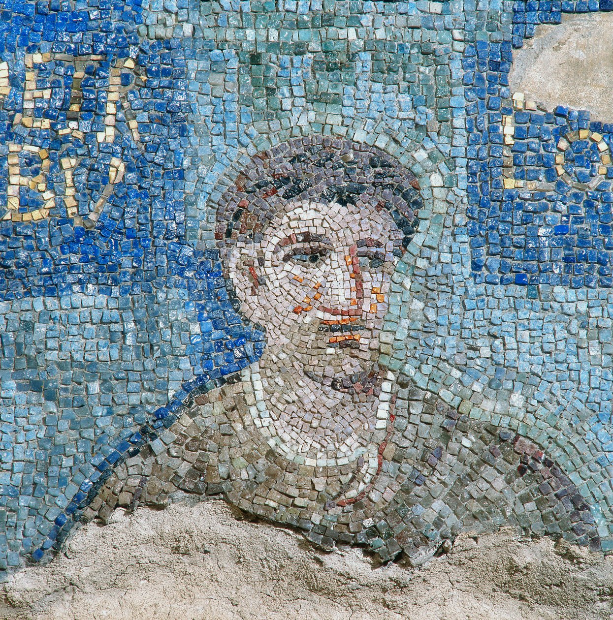 En apostel, detalje af mosaikken af de tolv stammer i Israel og de tolv apostle, ved Lombard-skolen, anbragt i kapellet San Aquilino, i San Lorenzo Maggiore-basilikaen i Milano af Phillipe de Marlier