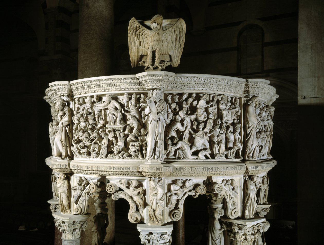 Oversigt over den øverste del af stolen udført af Giovanni Pisano (1248-1314) (Detaljer af relieffer af marmorprædikestolen) 1302-1311 Cathedrale de Pisa (Duomo di Pisa), Italien af Giovanni Pisano