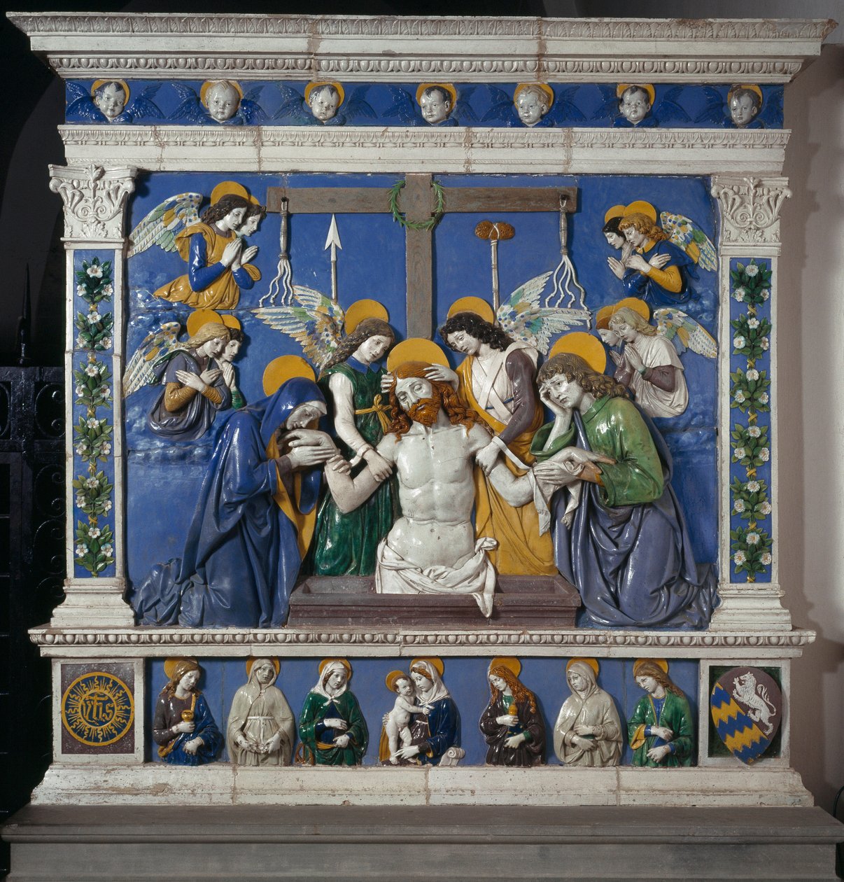 Aflejringen af Jesus i den hellige grav med jomfruen og Johannes-evangelisten Repræsentation af lidenskabens symboler: piske, tornekrone og svamp gennemvædet i eddike (posca). Højrelief keramik af Giovanni della Robbia (1469-1529) omkring 14 af Giovanni della Robbia