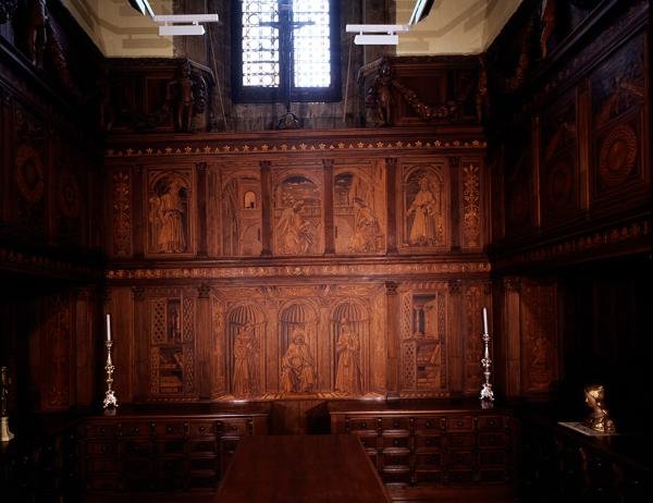 Skabe efter restaurering i Nordsacristiet (Sacrestia delle Messe) (indlagt træ) (se 143297) af Giuliano da Maiano