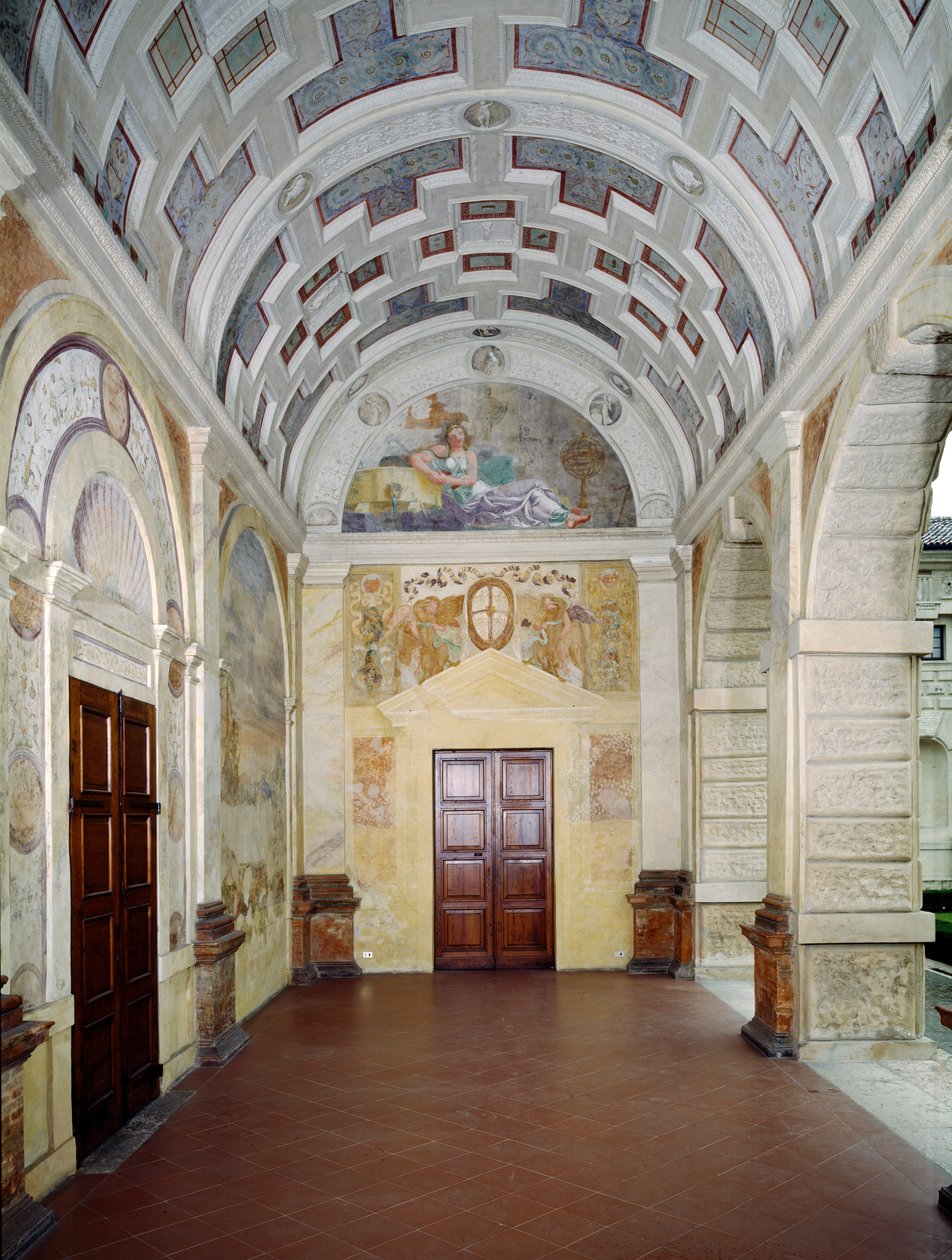 Loggia delle Muse med kasseloft og lunette med en fresko af Castalia, vandenymfe fra en profetisk kilde på Parnassus, ca. 1528 af Giulio Romano