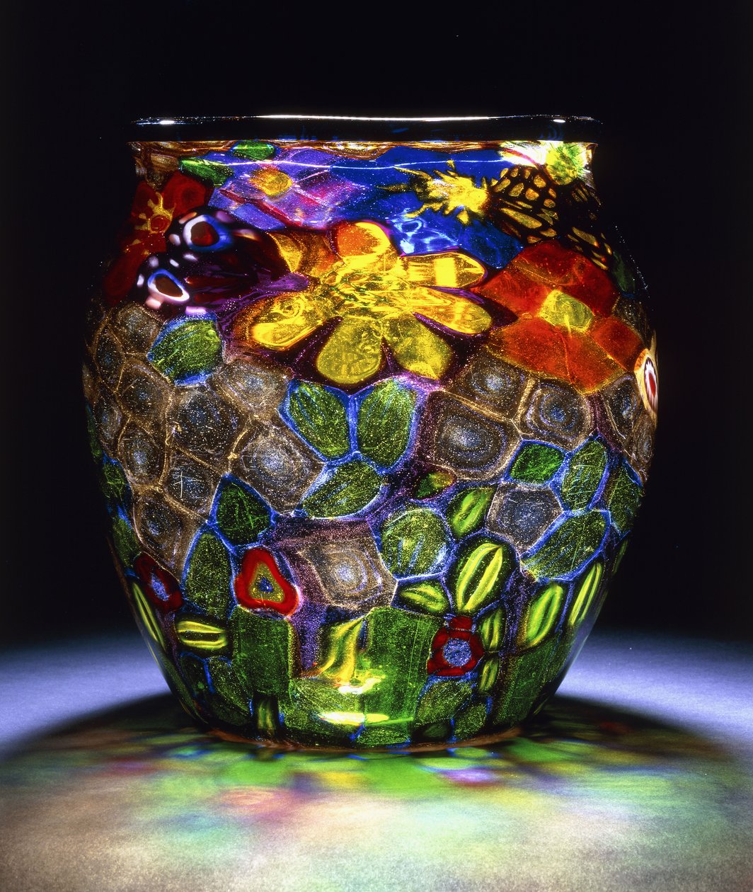 En Murrhine glasvase, med fire sommerfugle, blomster og blade, ca. 1918 (glas dekoreret i Murrhine teknik) af Giuseppe Barovier
