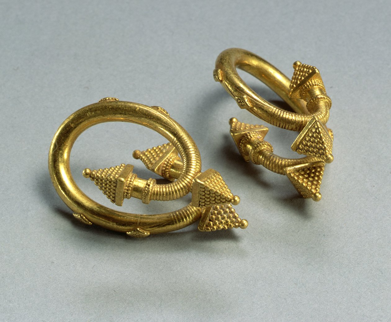 Et par spiraløreringe, ca. 450-400 f.Kr. (guld) af Greek