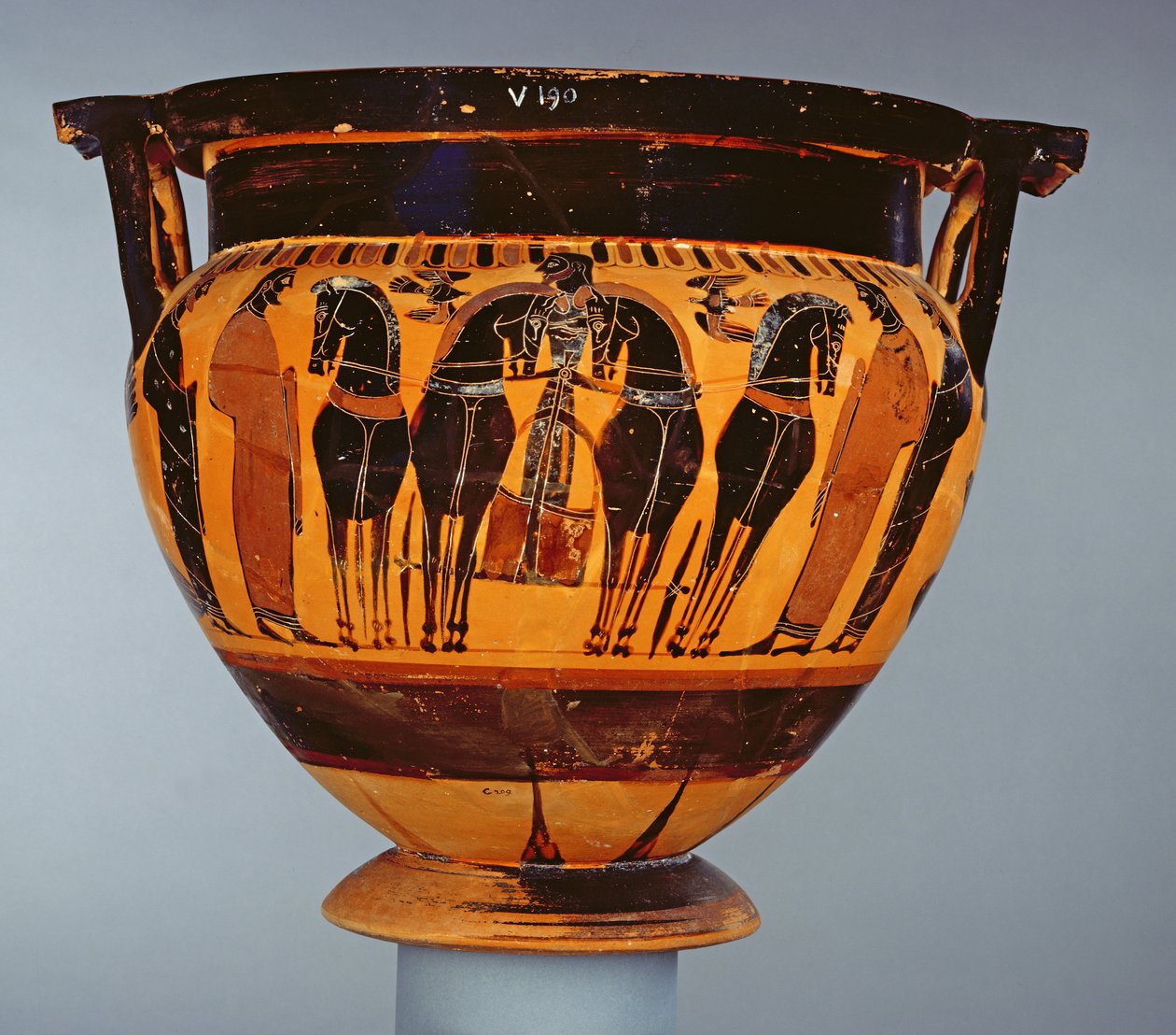 Attic sort-figur søjle-krater dekoreret med en fire-hestet vognmand, af maleren af Louvre F6, fra Gela, ca. 575-550 f.Kr. (keramik) af Greek