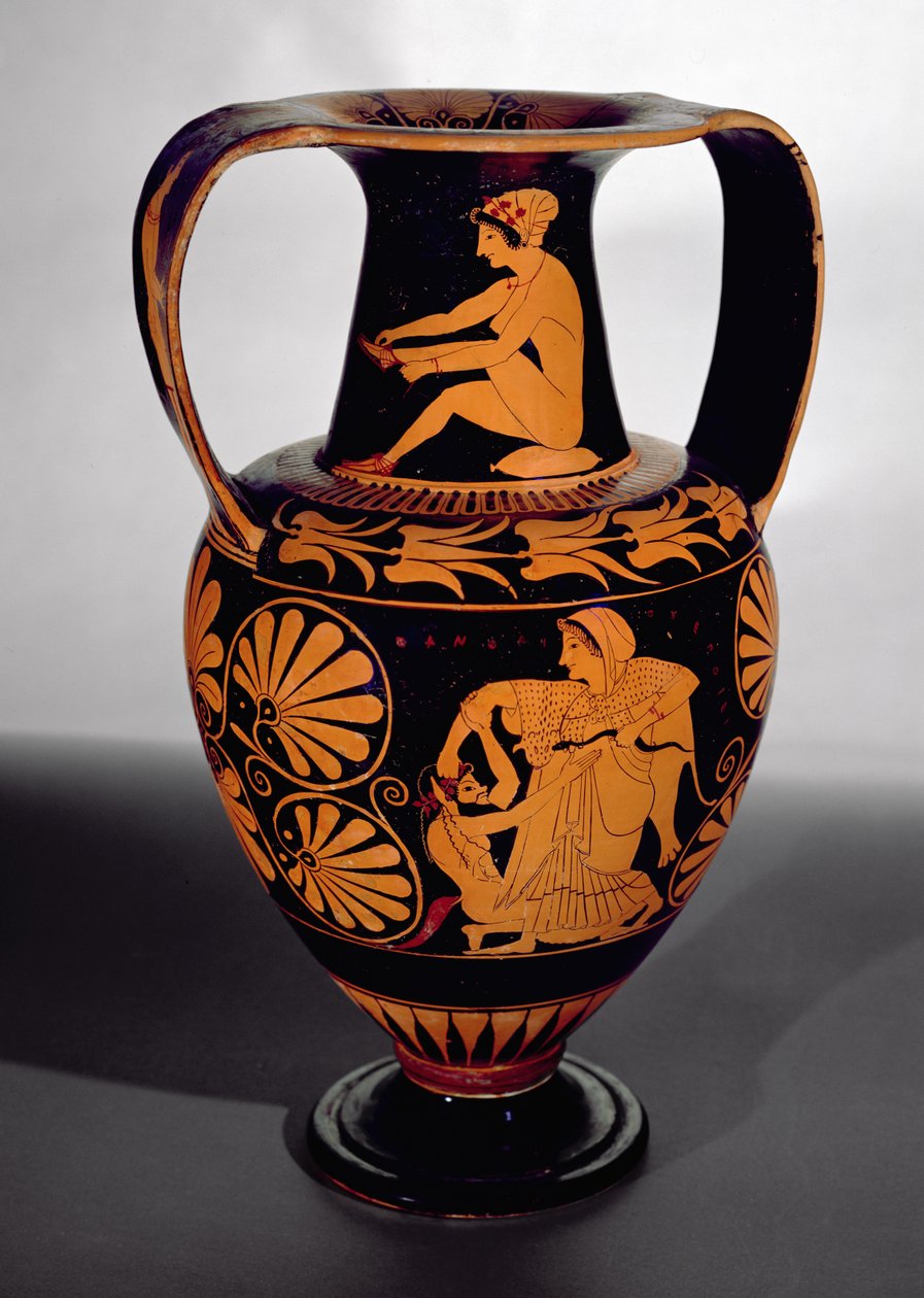 Attic rød-figur amfora forestiller en satyr, der kæmper med en maenade, med en siddende kvinde binder sin sandal om halsen, lavet af Pamphaios og malet af Oltos, ca. 510-500 f.Kr. (keramik) (se også 92572) af Greek