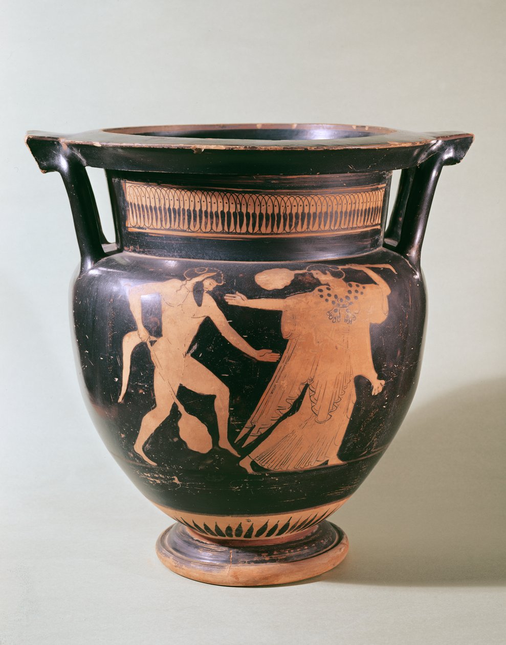 Loftsøjlekrater med rødt figur på sort baggrund, dekoreret med figurer af Bacchante og Satyr (keramik) af Greek