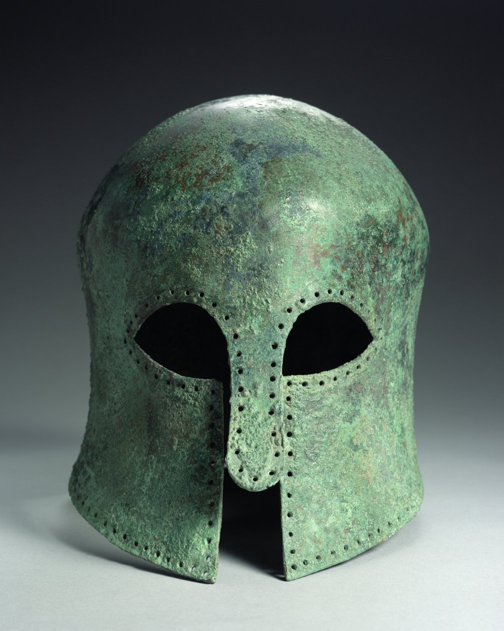 Korinthisk hjelm, slutningen af det 7. århundrede f.Kr. (bronze) (se 241434) af Greek