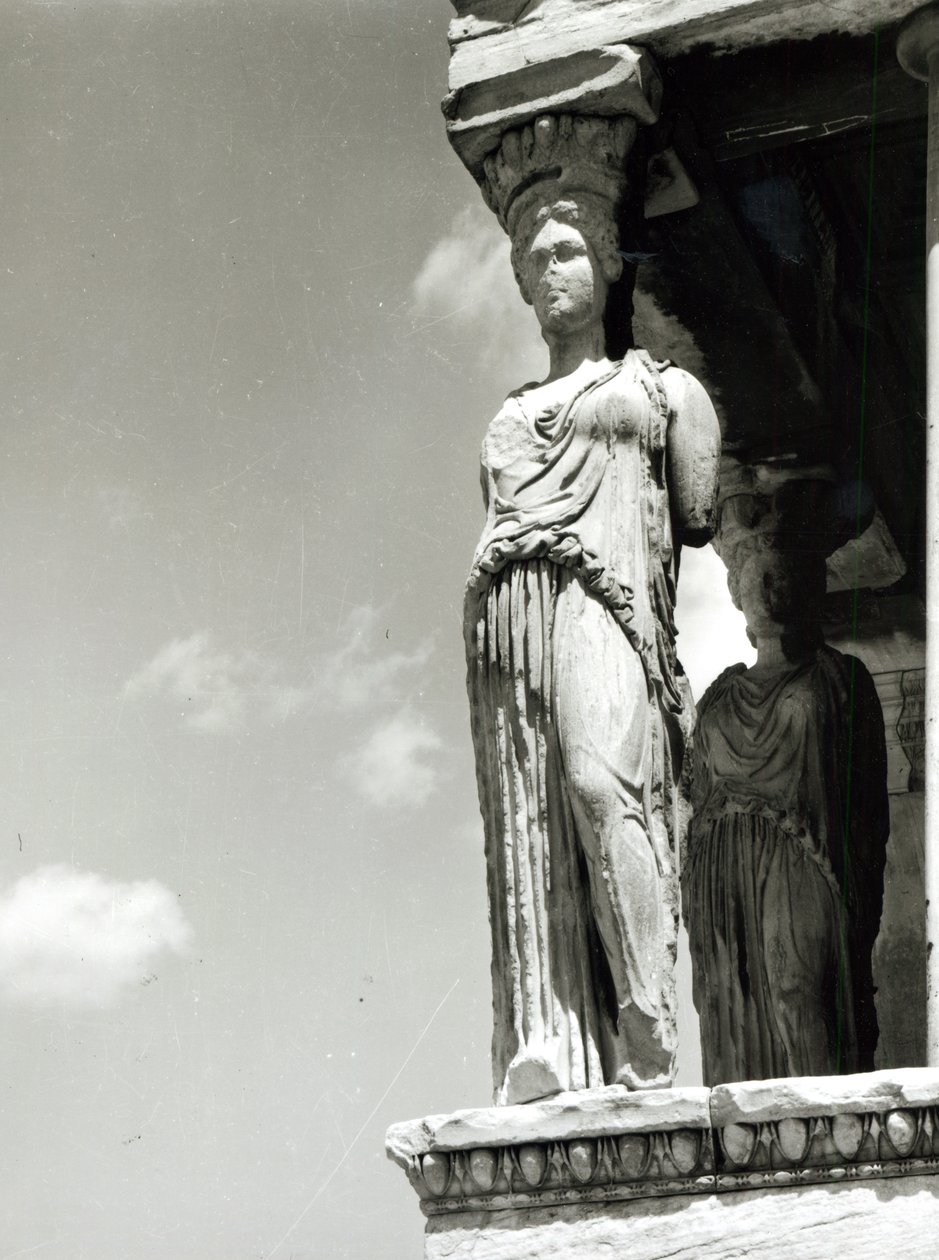 Detalje af en karyatide fra Erechtheion, 421-406 f.Kr. marmor bw foto af Greek