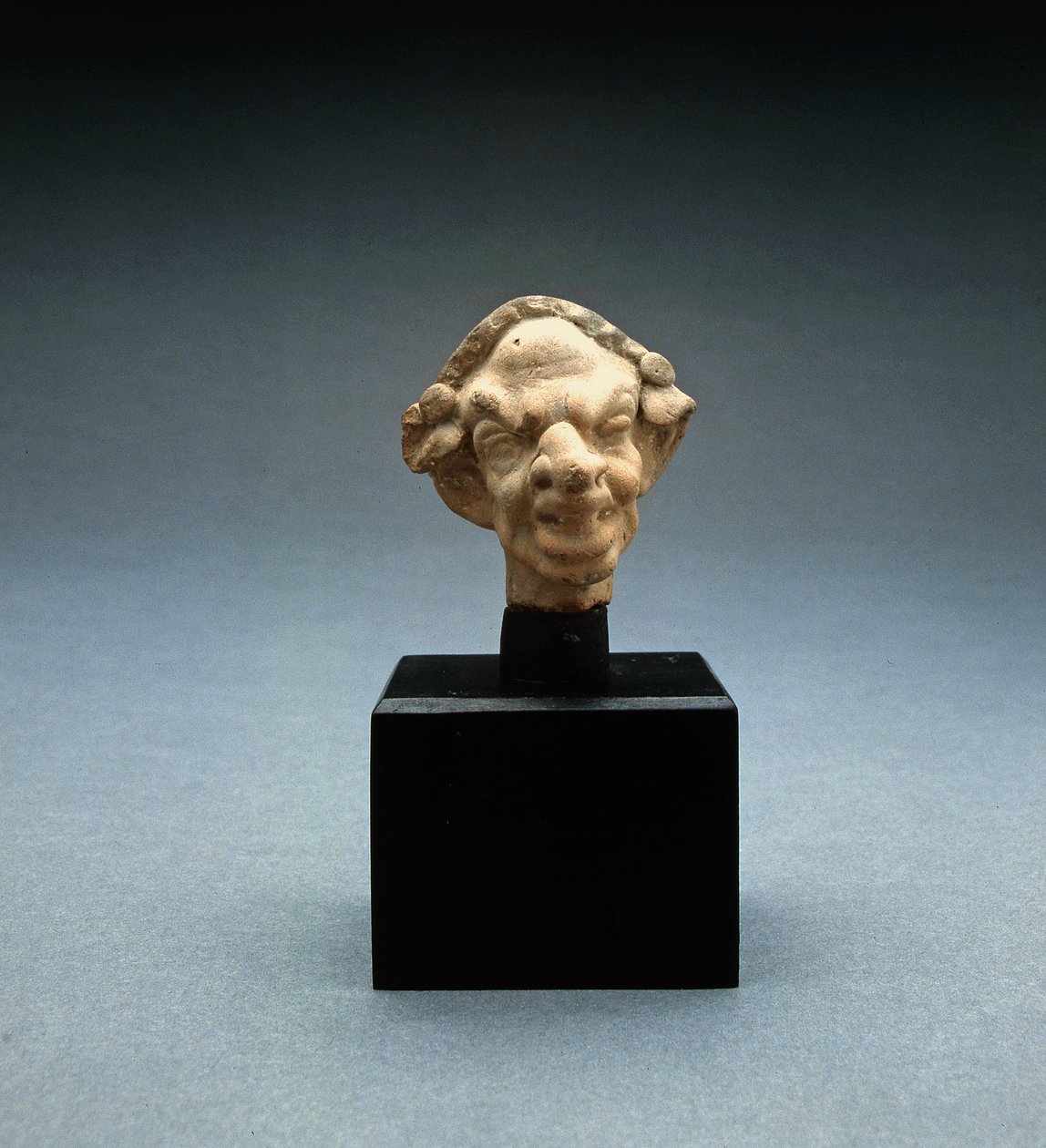 Grotesk hoved af en kvinde, 100 BC-100 AD (terracotta) (se også 213319) af Greek
