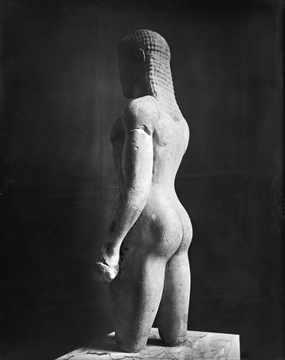 Kouros, fra Paros, nær helligdommen Asklepios, ca. 540 f.Kr. (marmor) (se også 154092) af Greek