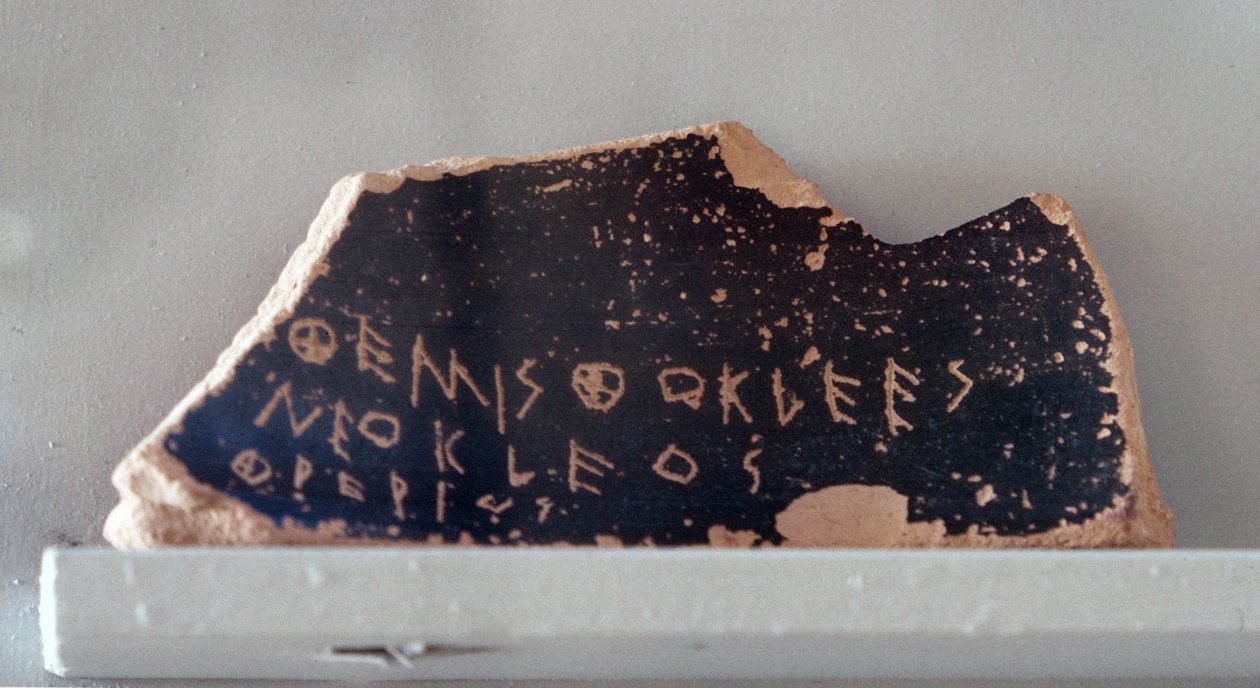 Ostrakon med navnet Themistokles, ca. 472 f.Kr. (keramik) af Greek