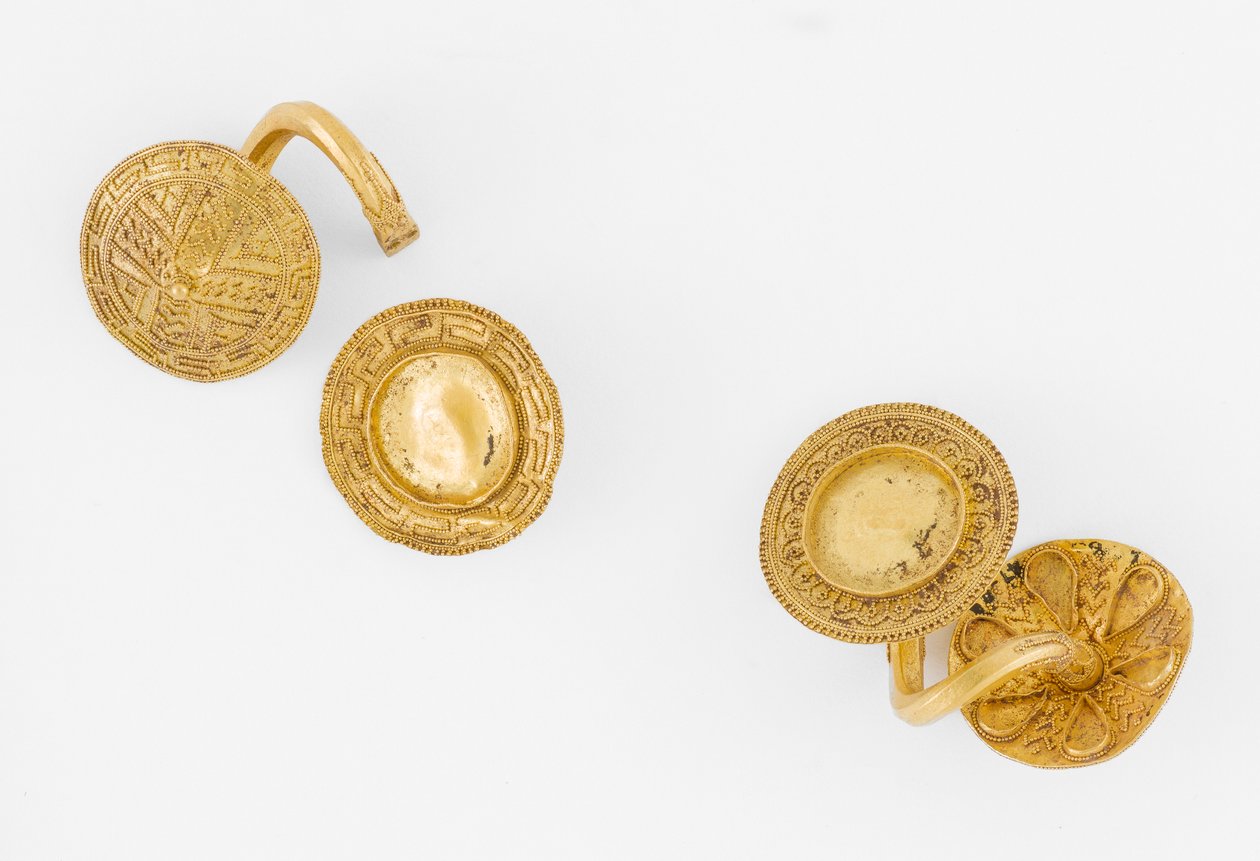Par øreringe i spiralform, ca. 700 f.Kr. (guld) af Greek