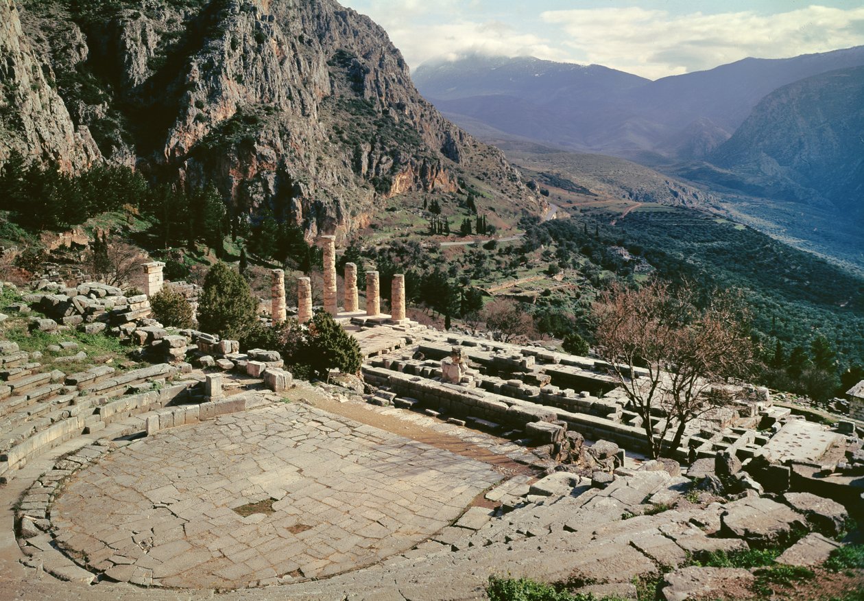 Panoramaudsigt over det arkæologiske område med teatret ved Apollontemplet af Greek