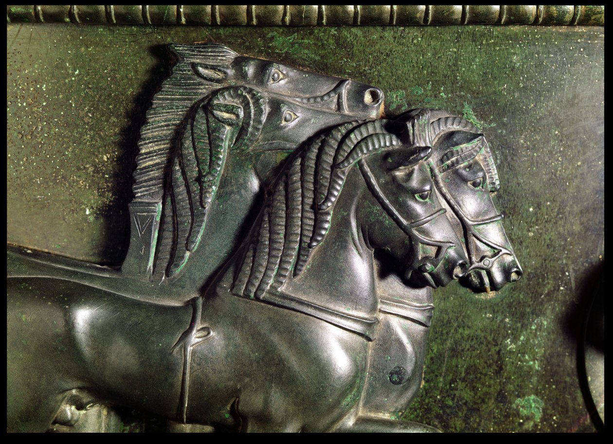 Hovedet af en hest fra en quadriga, detalje af frisen omkring halsen på Vix Krater-bronzen af Greek