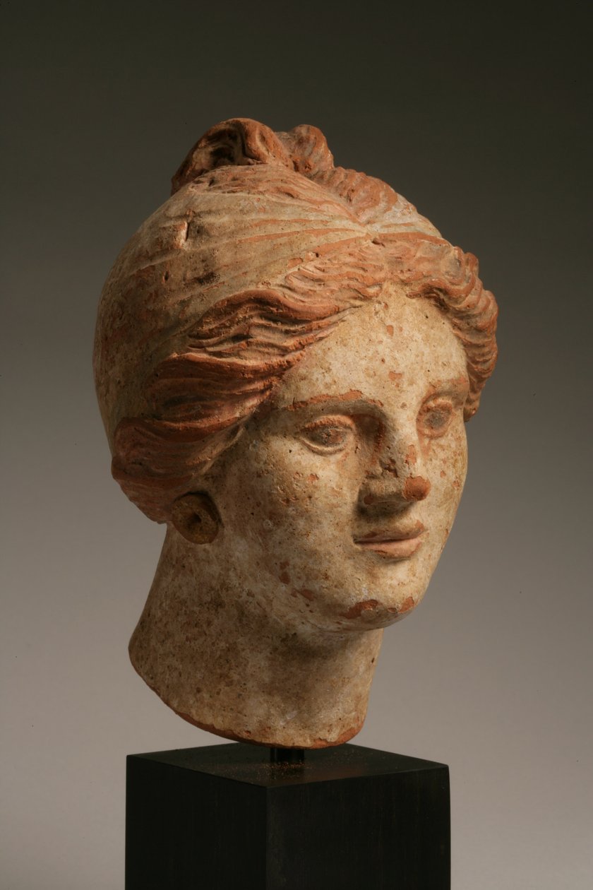 Hoved af en kvinde, hellenistisk periode, 3.-1. århundrede f.Kr. (polykrom terracotta) (se også 270386) af Greek