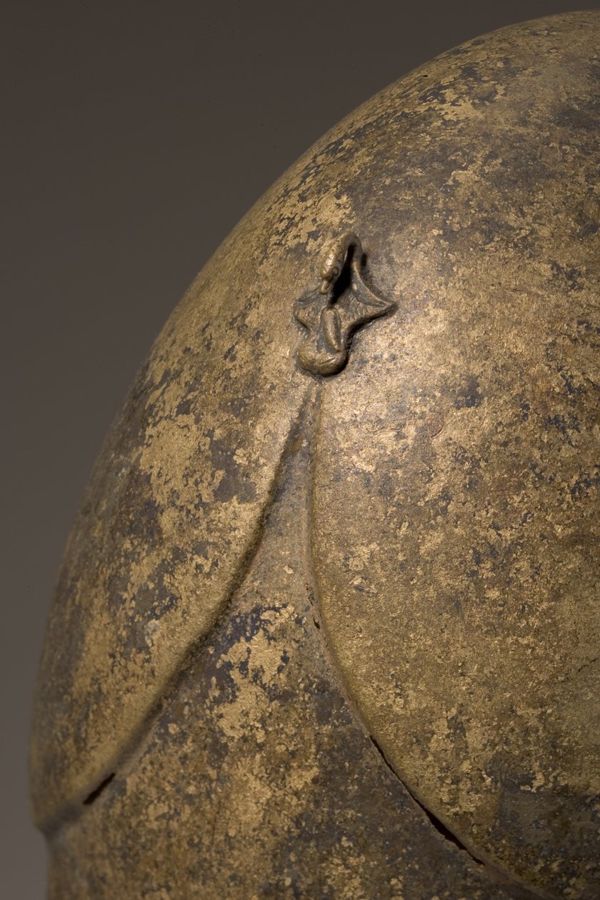 Hjelm med fallisk applikation, kalkidisk, 5.-4. århundrede f.Kr. bronzedetalje af 249035 af Greek