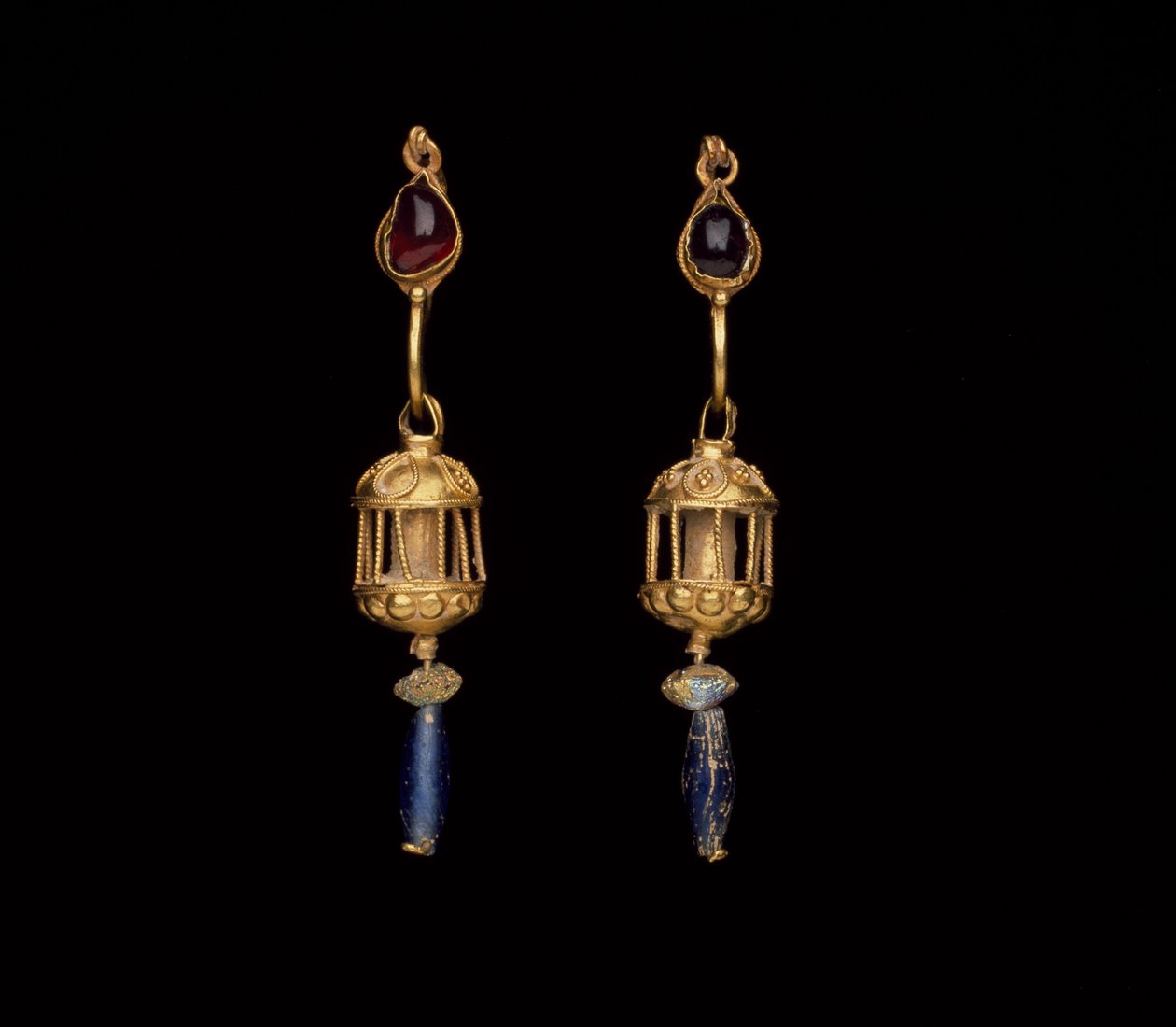 Pair of earrings with large pendants, 2nd-1st centuries B.C.dani af Greek