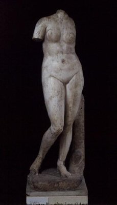Afrodite stående nøgen, Alexandrian, ca. 336-30 f.Kr. (marmor) af Greek