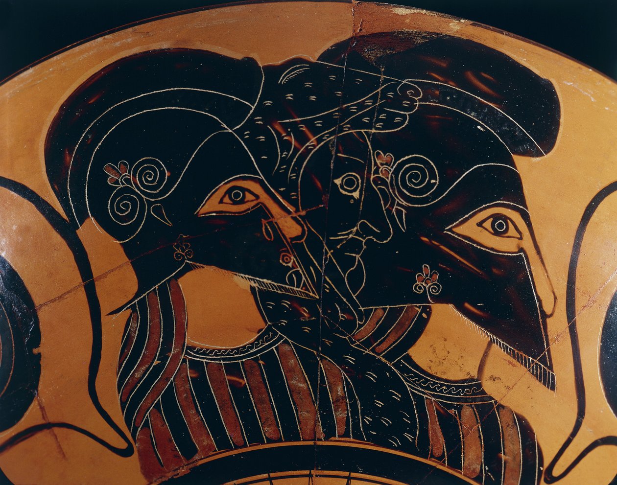 Detalje af græsk sort-figur vase forestillende tre krigere med hjelme af Greek School