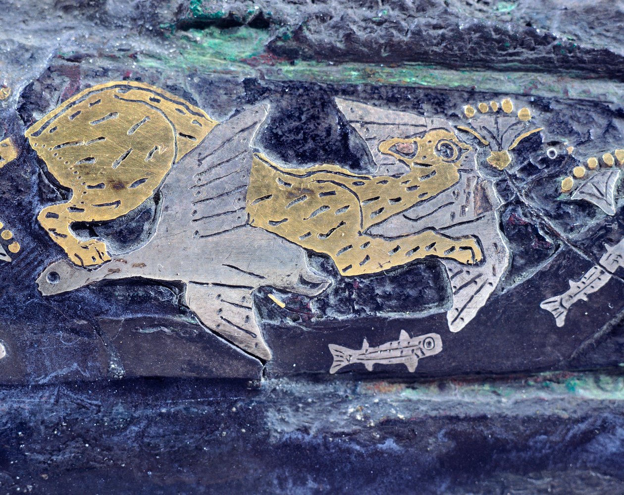 Indgraveret dolk i guld, sølv, bronze og niello, fra Tomb IV of Circle of Mycenae, Grækenland, Detalje: katte jagende fugle, guldsmedekunst, mykensk civilisation af Greek School