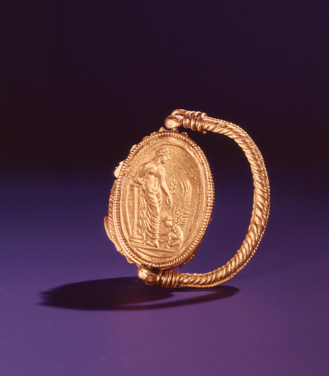 Fingerring med Afrodite og Eros (guld) af Greek School