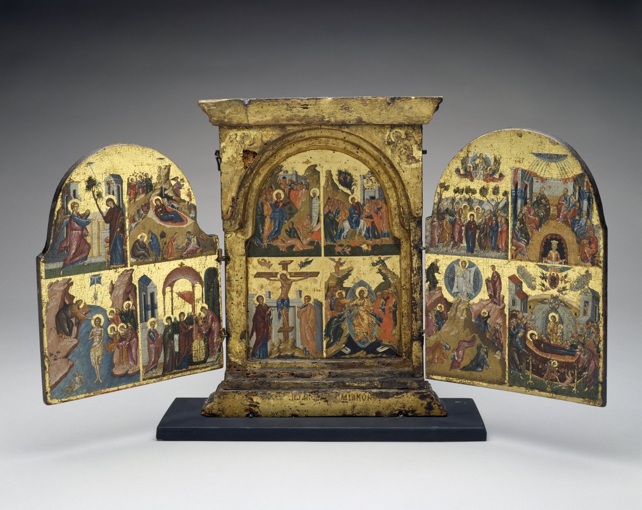Opdragelse af Lazarus; Indrejse i Jerusalem; Korsfæstelse; Kristi nedstigning til helvede (centralpanel), anden halvdel af 1500-tallet (tempera med bladguld på træ) af Greek School