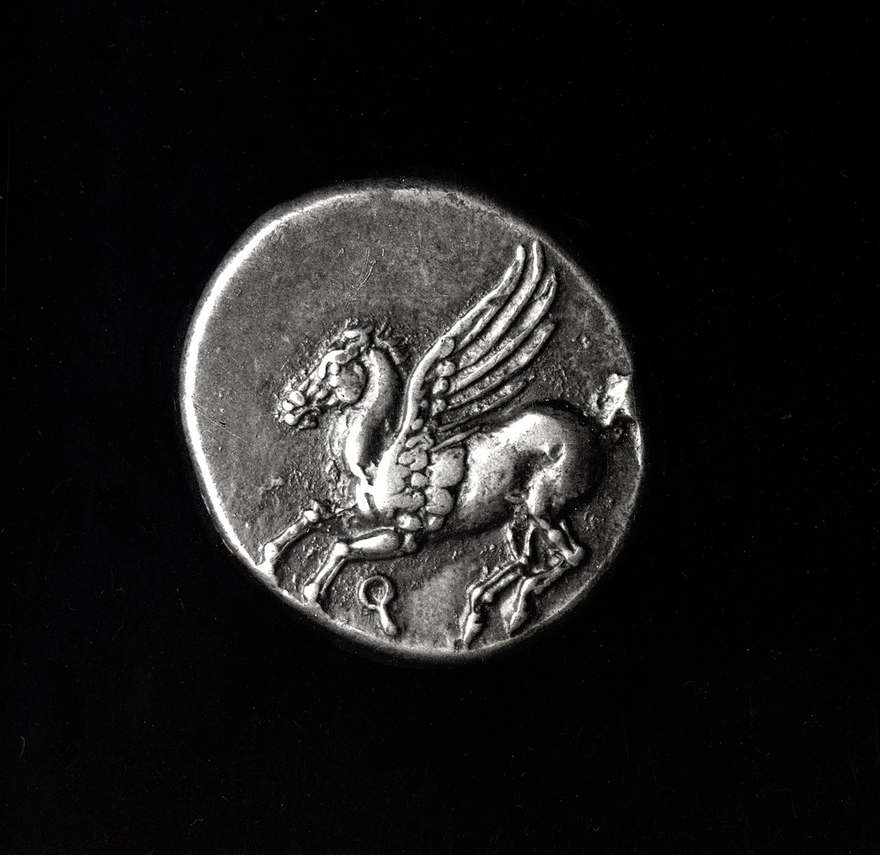 Bagsiden af en mønt forestillende Pegasus, fra Korinth, 700-300 f.Kr. (metal) af Greek School