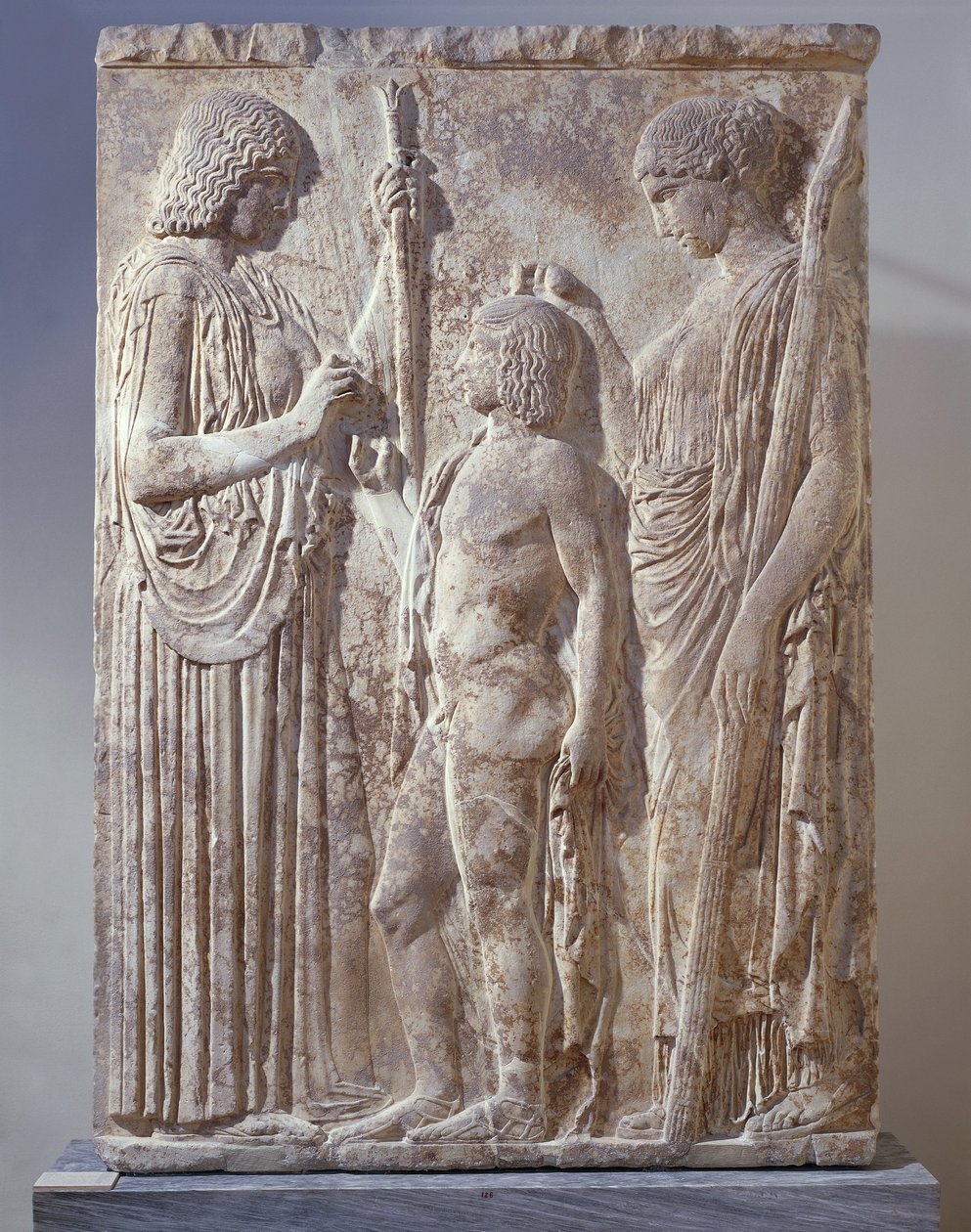 Marmorbasrelief, der forestiller Triade af Eleusinske Mysterier med Persephone, Demeter og Triptolemus, fra Eleusis af Greek School